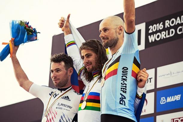 Tres campeones del mundo en el podium | Foto: Pauline Ballet (UCI)