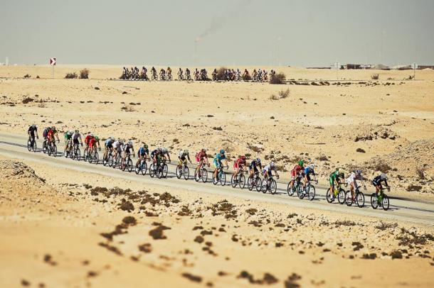El viento rompió la carrera en mil pedazos | Foto: UCI