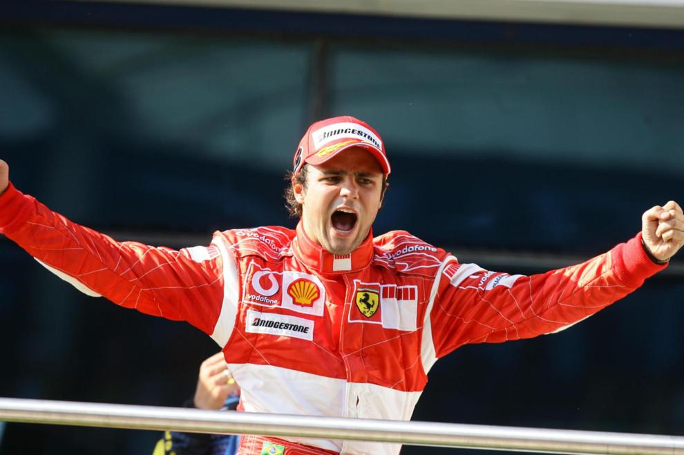 <strong><a  data-cke-saved-href='https://www.vavel.com/es/motor/2024/03/17/formula1/1176514-felipe-massa-denuncia-a-la-fia.html' href='https://www.vavel.com/es/motor/2024/03/17/formula1/1176514-felipe-massa-denuncia-a-la-fia.html'>Felipe Massa</a></strong> celebrando - Foto: Marca