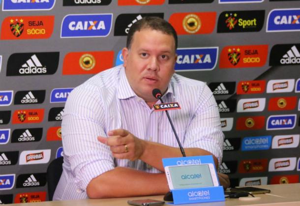 Cléber Maciel explica ausências de Henríquez e Mena contra o Bahia (Foto: Williams Aguiar/Sport)