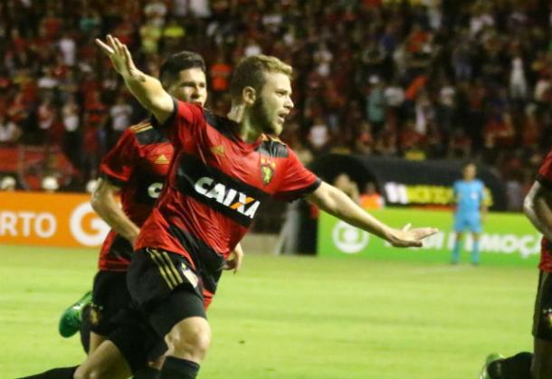 Meia veio do Santa Cruz e marcou gol na sua estreia com a camisa do Leão (Foto: Williams Aguiar/Sport)