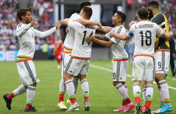 El equipo de México celebra uno de sus goles | Foto: EFE