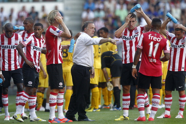 Dick Advocaat gives instructions to Jeremain Lens back when the two were at PSV Eindhoven. (Photo: VI Images via Getty Images)