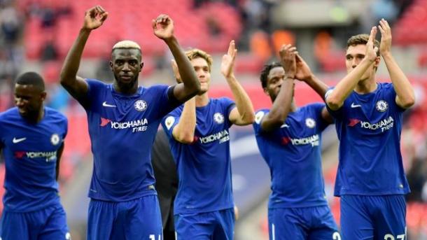 Bakayoko festeja tras la victoria en Wembley ante Tottenham | Foto: Premier League.