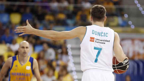 Doncic marcando jugada en un partido de Liga (ACB.com)