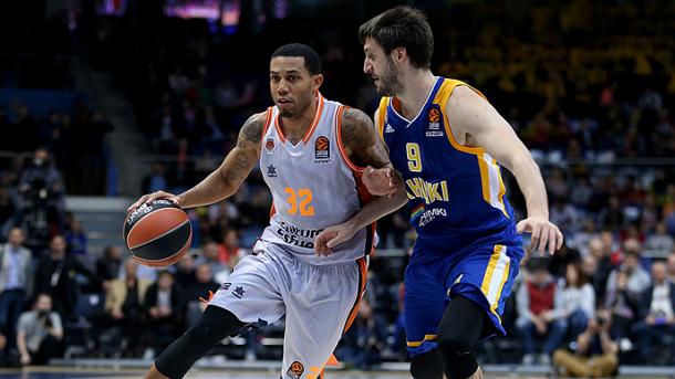 Derrota taronja en el primer partido de Euroliga. Foto: FIBA
