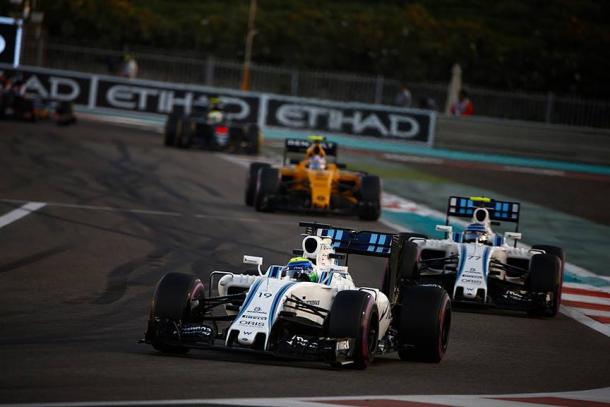 Felipe Massa, por delante de Valtteri Bottas durante el Gran Premio de Abu Dabi | Fuente: Williams Martini Racing