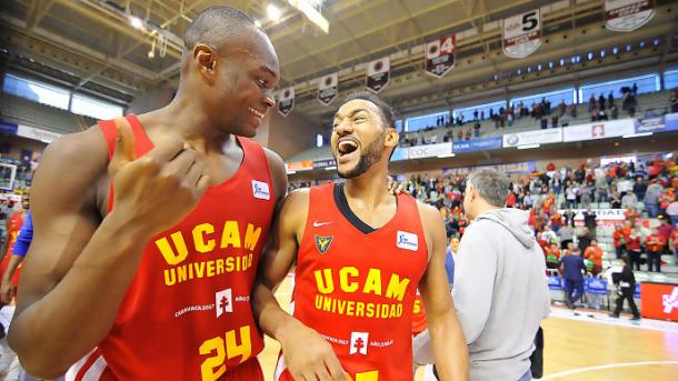 Tumba y Rojas tras imponerse al RetaBet Bilbao Basket | Foto: ACB