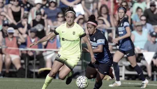 Solaun with the ball (left) in a season game. | Source: NWSL