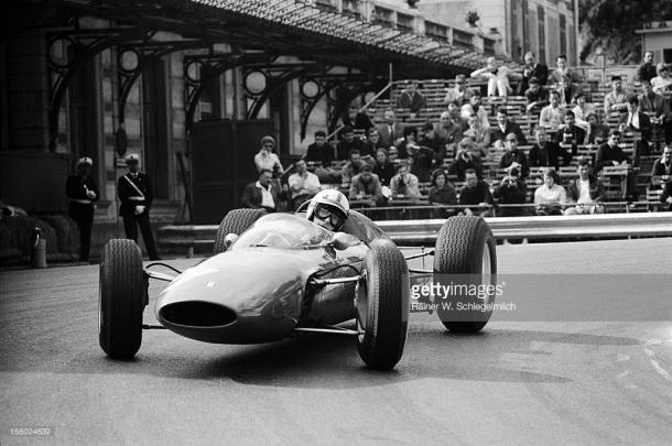 Surtees on his way to the 1964 title. | Photo: Getty Images/Rainer W. Schlegelmilch