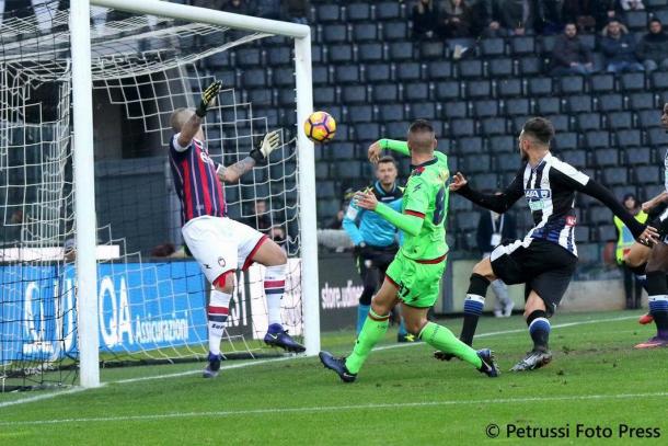 Thereau insacca un gol contro il Crotone. Fonte: www.facebook.com/UdineseCalcio1896