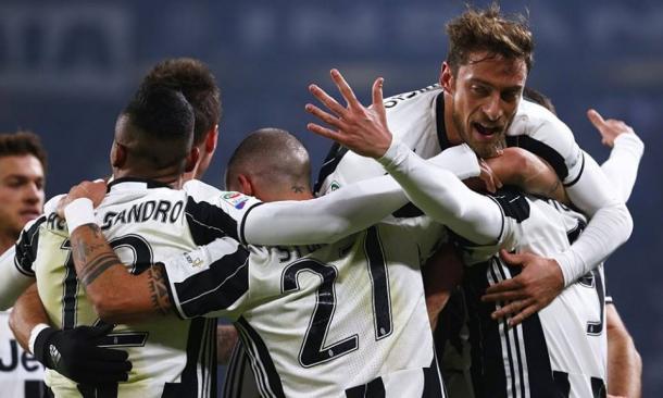 I calciatori della Juventus festeggiano l'1-0 alla Roma targato Gonzalo Higuain. | panorama.it