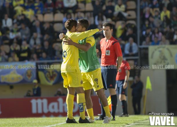 Jonathan su gol contra el Depor junto a su hermano Giovani | Foto: Mª José Segovia (VAVEL.com)