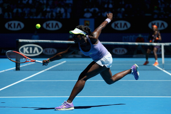 Stephens returns a backhand to Serena Williams during the quarterfinal match at the 2013 Australian Open. Photo credit : Julian Finney / Getty Images.