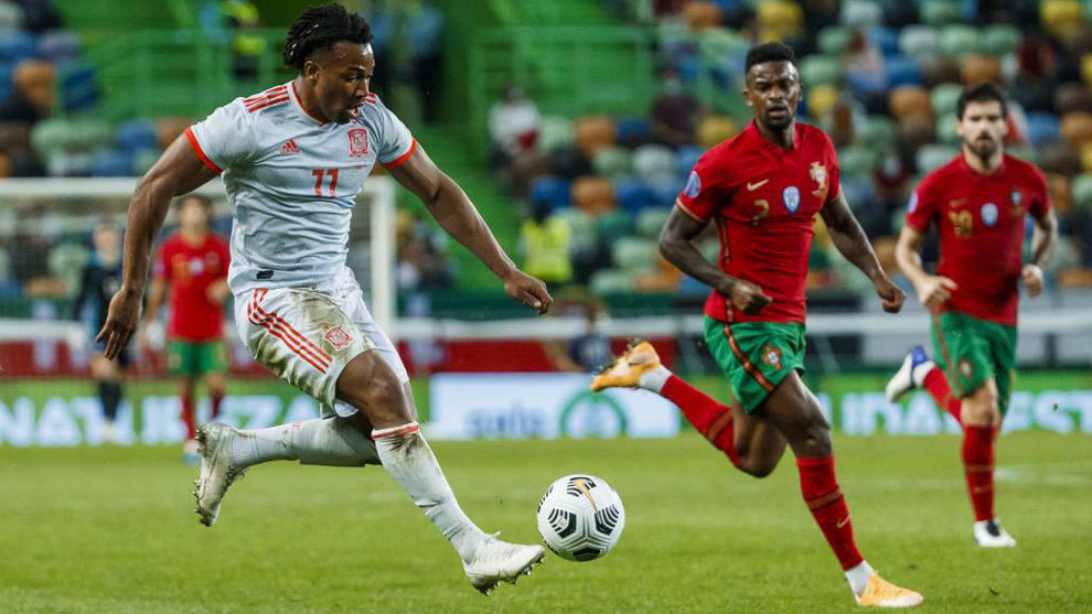 Adama Taroré en un lance del juego de Portugal-España / Foto: MARCA