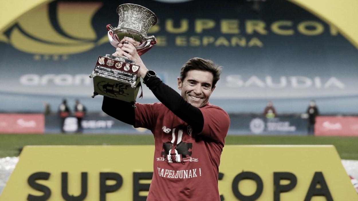 Marcelino levantando la Supercopa de España 2021 | Fuente: RTVE.ES