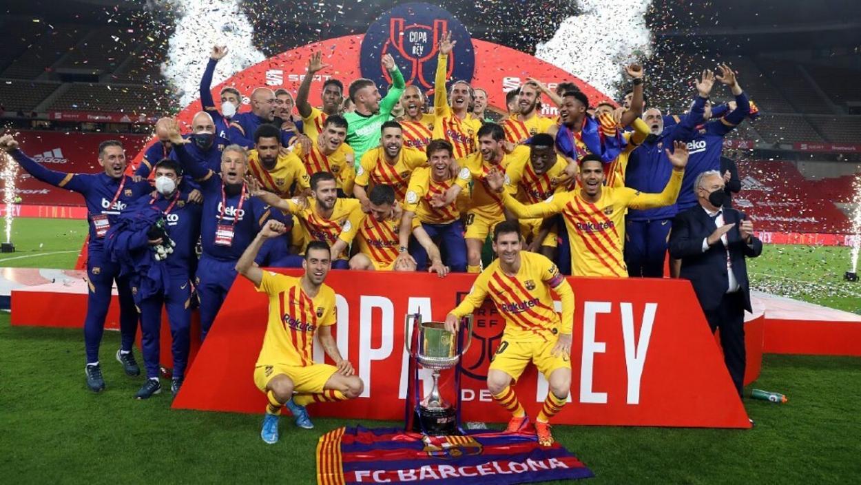 La plantilla del FC Barcelona celebrando su trigésimo primera copa del rey. Foto: Página oficial FC Barcelona,.