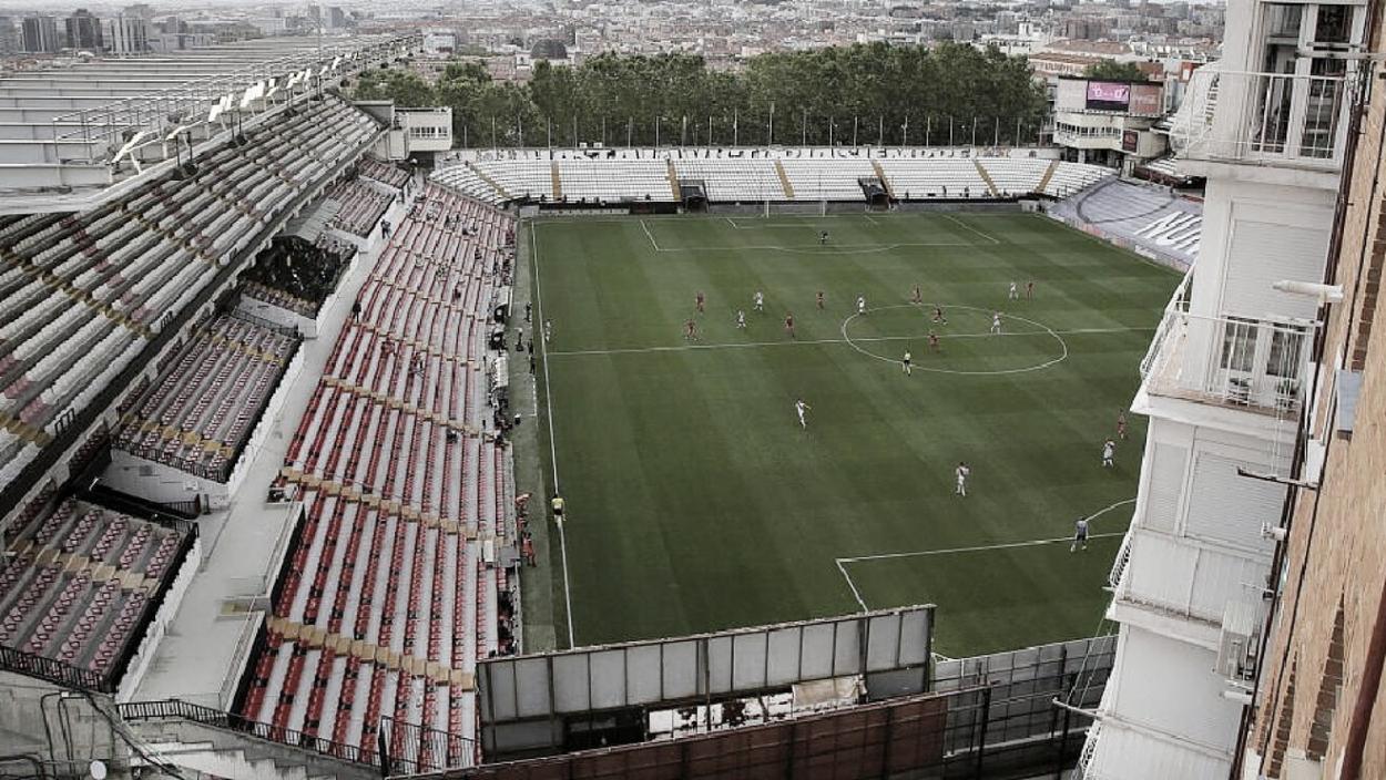El campo del Rayo en un partido a puerta cerrada | Fuente: Web <strong><a  data-cke-saved-href='https://www.vavel.com/es/futbol/2022/10/09/getafe-cf/1125792-getafe-vs-real-madrid-puntuaciones-del-getafe-jornada-8-de-laliga.html' href='https://www.vavel.com/es/futbol/2022/10/09/getafe-cf/1125792-getafe-vs-real-madrid-puntuaciones-del-getafe-jornada-8-de-laliga.html'>LaLiga Santander</a></strong>
