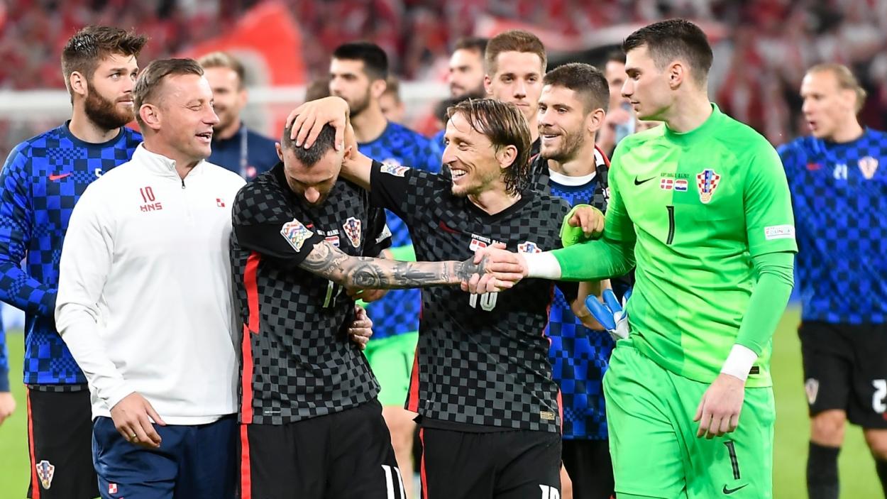 Modric comemorando a vitória fora de casa (Foto: Divulgação/Croácia)