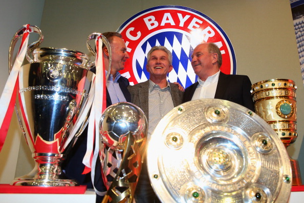 Bayern de Jupp Heynckes (centro) conquistou quatro títulos na temporada 2012/13 (Foto: Alexander Hassenstein/Bongarts/Getty Images)