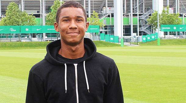 Uduokhai checks out his new surroundings. | Photo: VfL Wolfsburg.