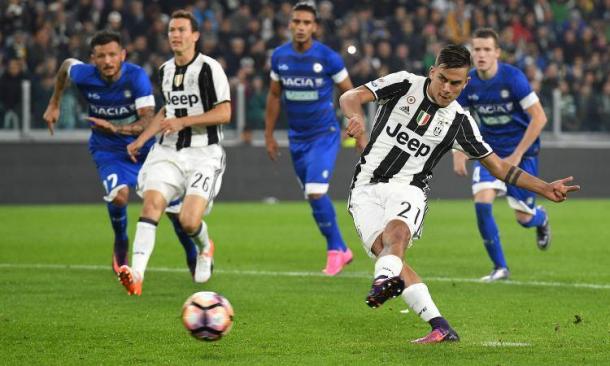 Dybala firma su rigore il 2-1 della Juventus sull'Udinese, all'andata. | calciomercato.com