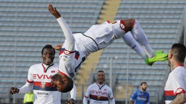 Ntcham esulta dopo il suo gol all'Empoli. | gazzettaobjects.it