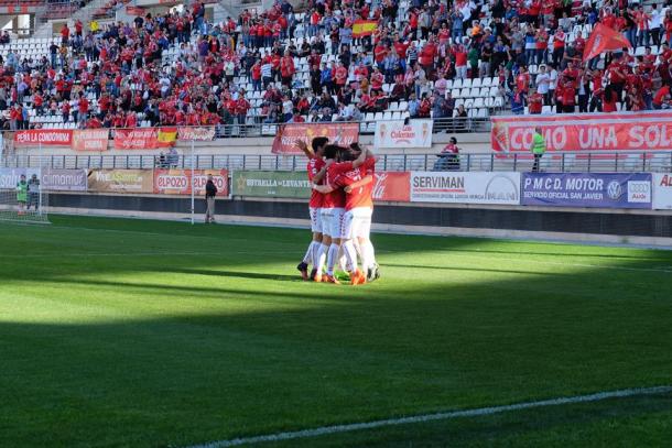 Los jugadores del Real Murcia celebran un gol ante el Real Murcia | Foto: Real Murcia