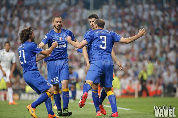 Bonucci celebrando junto a sus compañeros el gol anotado en el Bernabéu