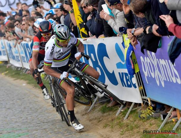 La caduta di Sagan, Van Avermaet e Naesen. | Photo: Ronde Van Vlaanderen, Photo News