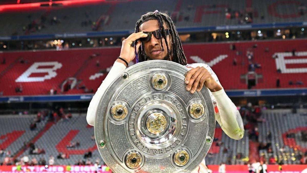 Michael Olise con el título de Bundesliga