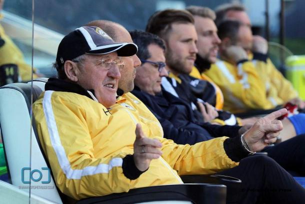 Delneri dà indicazioni durante l'amichevole. Fonte: www.facebook.com/UdineseCalcio1896