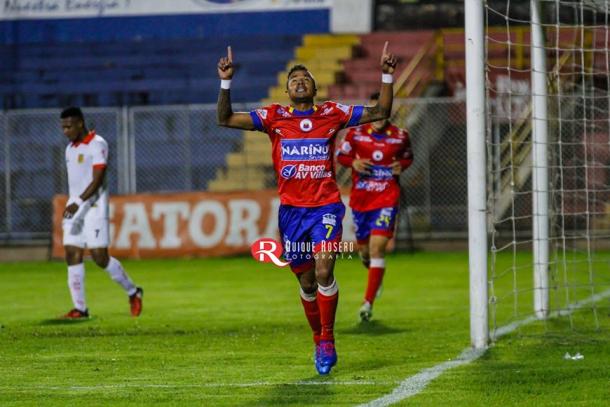 Gol de Yesus Cabrera ante Universitario Popayán. Foto: Quique Rosero.