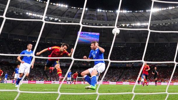 Silva mete el primer gol de la final ante Italia en 2012 | Foto: UEFA