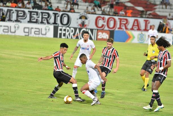 Timbu até tenta e arranca empate, mas Cobra Coral garante classificação (Foto: Genival Fernandes/Especial à VAVEL Brasil)