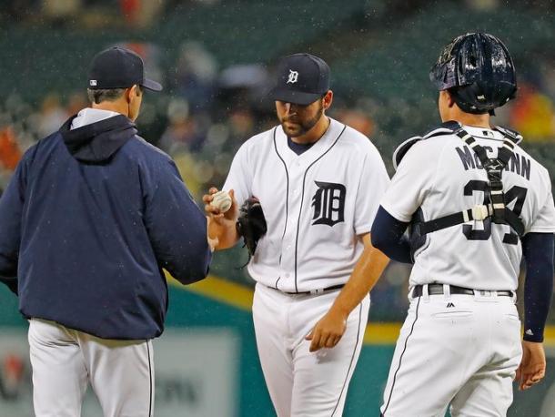 Michael Fulmer is pulled from the game by manager Brad Ausmus. (Leon Halip / Getty Images)
