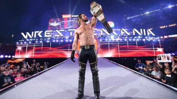 Rollins tras vencer a Lesnar y Reigns en Wrestlemania 31 (WWE.com)