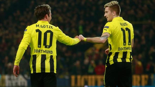 Mario Götze y Marco Reus celebrando un gol 