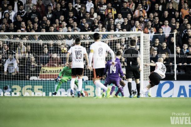 Zaza metiendo gol contra el Real Madrid