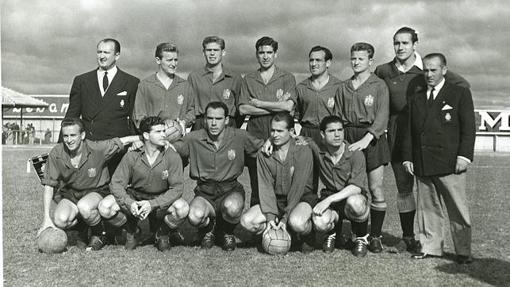 Once titular de España en su partido contra Brasil. En él se encuentran Eizaguirre, Puchades, Antunez, Basora, Gabriel, Gonzalvo II, Gonzalvo III, Gainza, Rosendo, Igoa y Zarra | Fuente: ABC