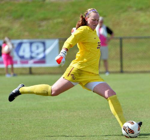 Cassie Miller may be lined up by the Reign | Source: Larry Novey/Top Drawer Soccer