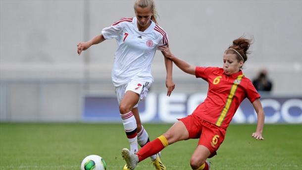 Despite her young age, James (right) brings plenty of experience to the team from her time in the WSL 1 and with Wales. | Photo: UEFA