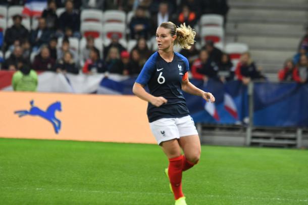 Amandine Henry will want to lift the trophy with her country | Source: coeursdefoot.fr