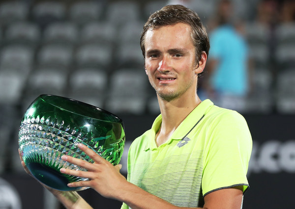 Daniil Medvedev holds the first trophy of his career in Sydney. Photo: Mark Metcalfe/Getty Images