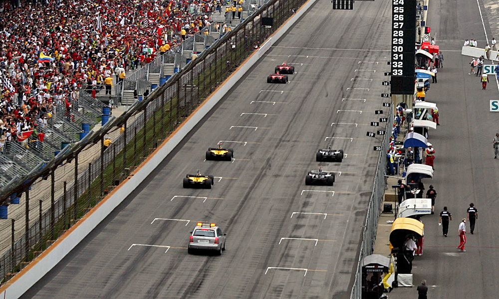 Six cars line up for the start of the 2005 United States Grand Prix at Indianapolis Photo source: f1i.com
