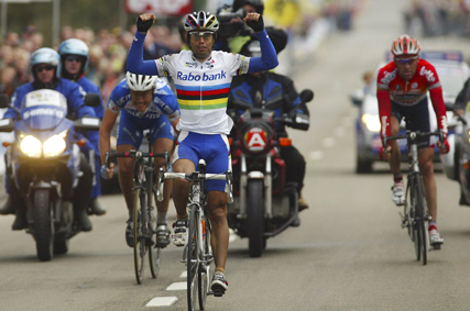 Su primer triunfo fue con el maillot arcoíris | Fuente. Web oficial Flecha Brabanzona