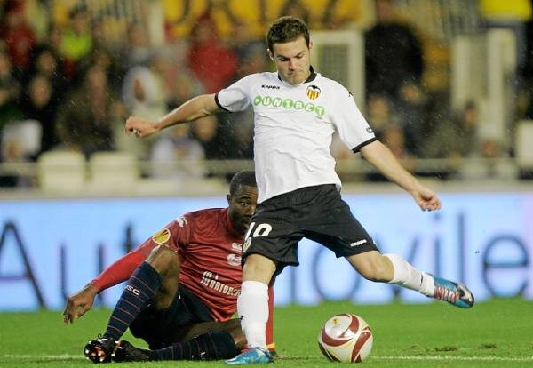 Mata frente al Lille en 2009 | Valencia C.F
