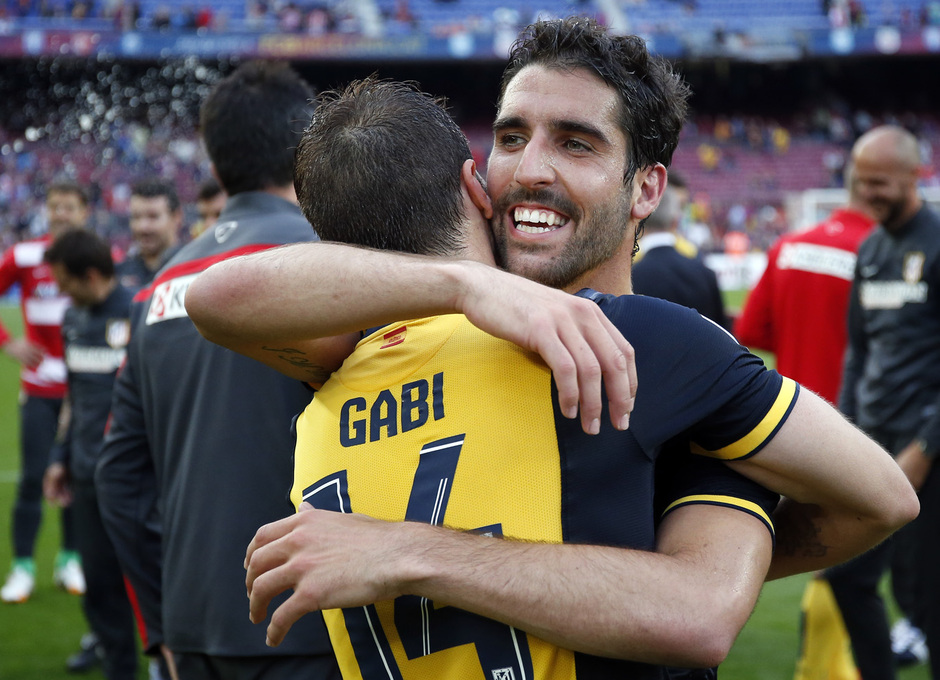 Raúl García celebrando con Gabi el título de liga / Atlético de Madrid