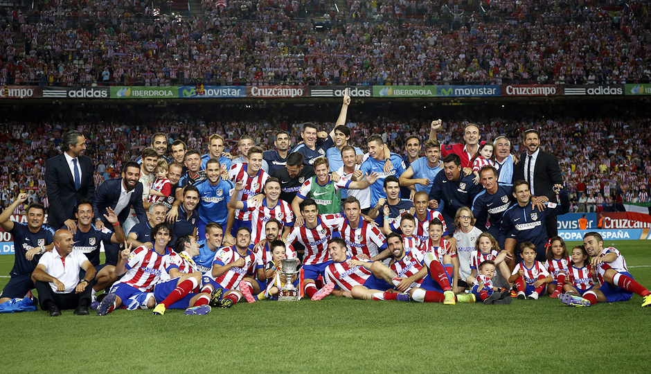 El equipo rojiblanco con la Supercopa de España | Foto: Atlético de Madrid