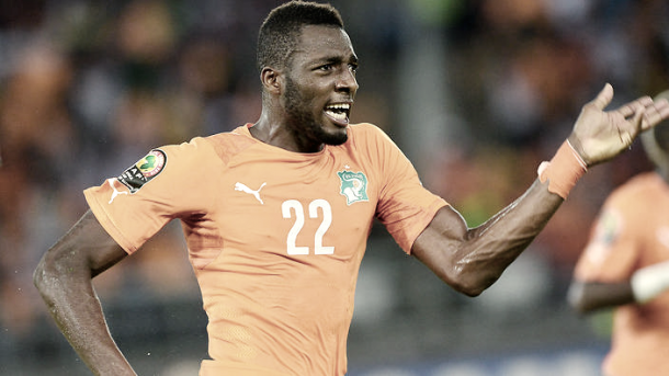 Foto: Fedivoir.com / Kanon celebrando un gol con Costa de Marfil
